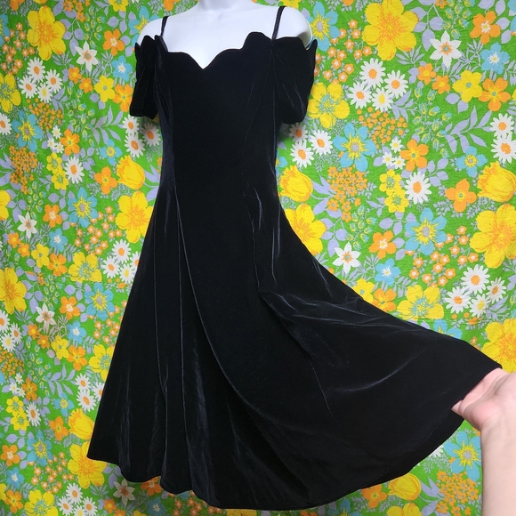 Karen Lucas For Niki Vintage 80s Off Shoulder A Line Velvet Dress - Picture 1 of 11